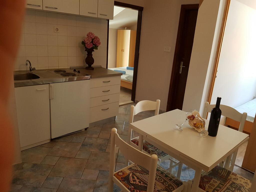 Apartments Marta Trogir Bagian luar foto